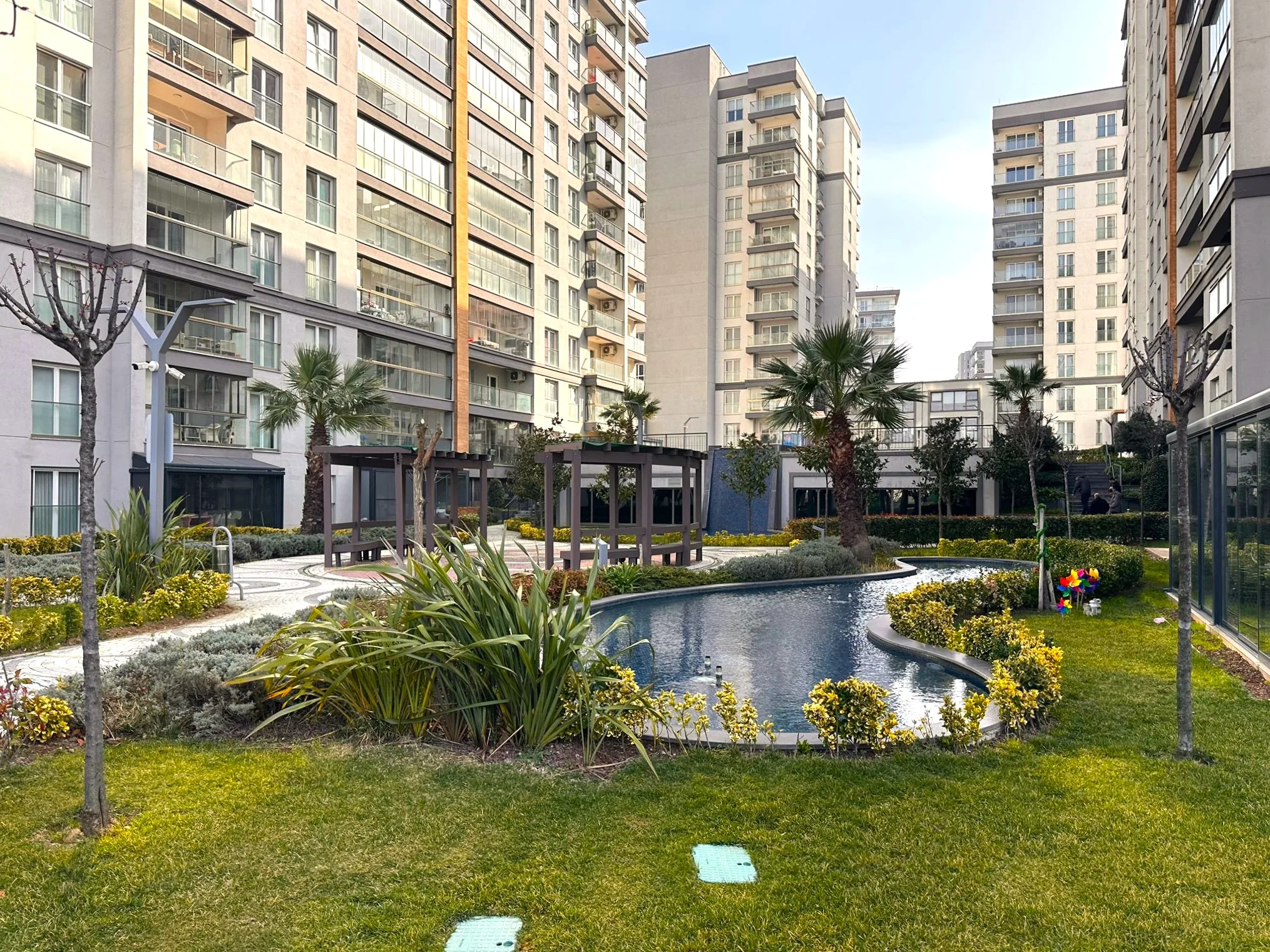 FOA'dan Avrupa Konutları 5 Göl Manzaralı Ebveyn Banyolu 2+1 Kiralık