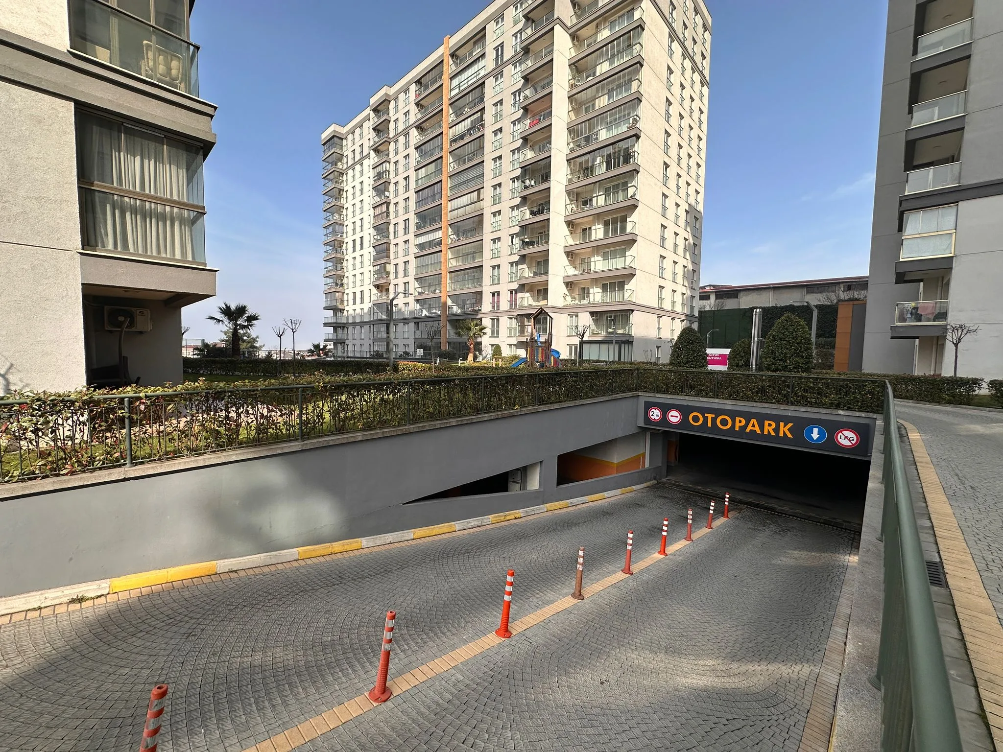 FOA'dan Avrupa Konutları 5 Göl Manzaralı Ebveyn Banyolu 2+1 Kiralık