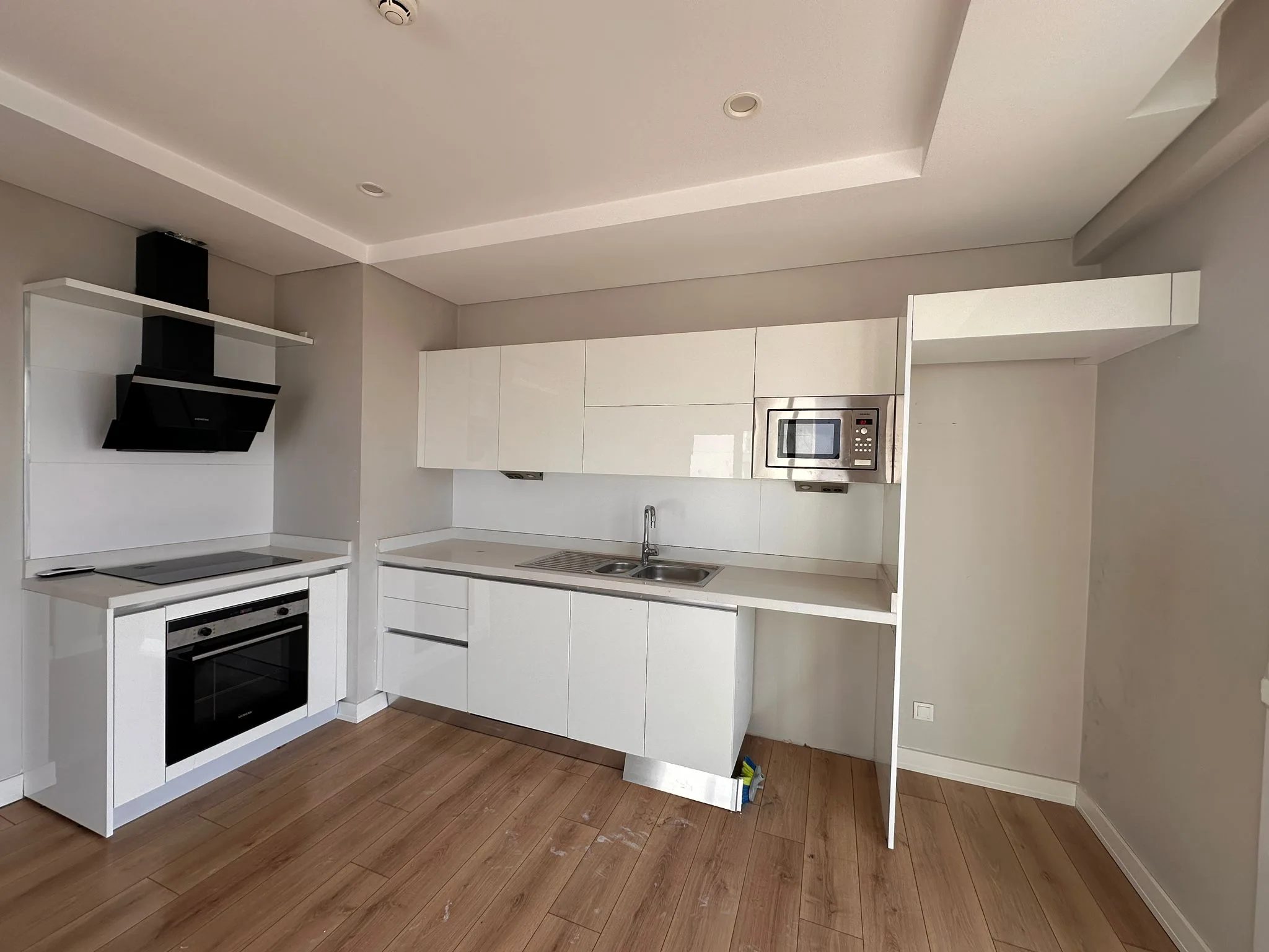 FOA'dan Avrupa Konutları 5 Göl Manzaralı Ebveyn Banyolu 2+1 Kiralık