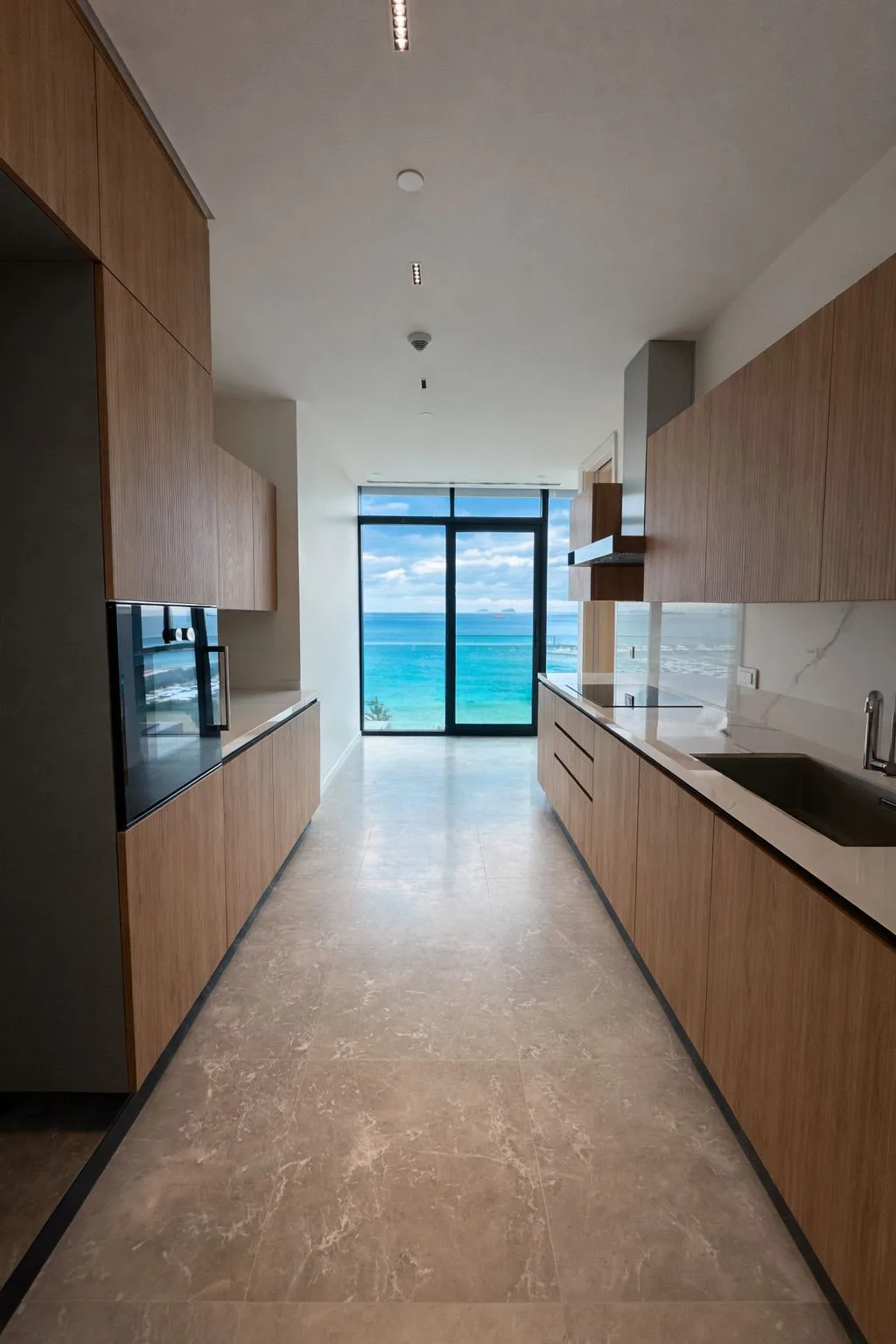 Ataköy Marina'da Full Deniz Manzaralı 2+1 Daire