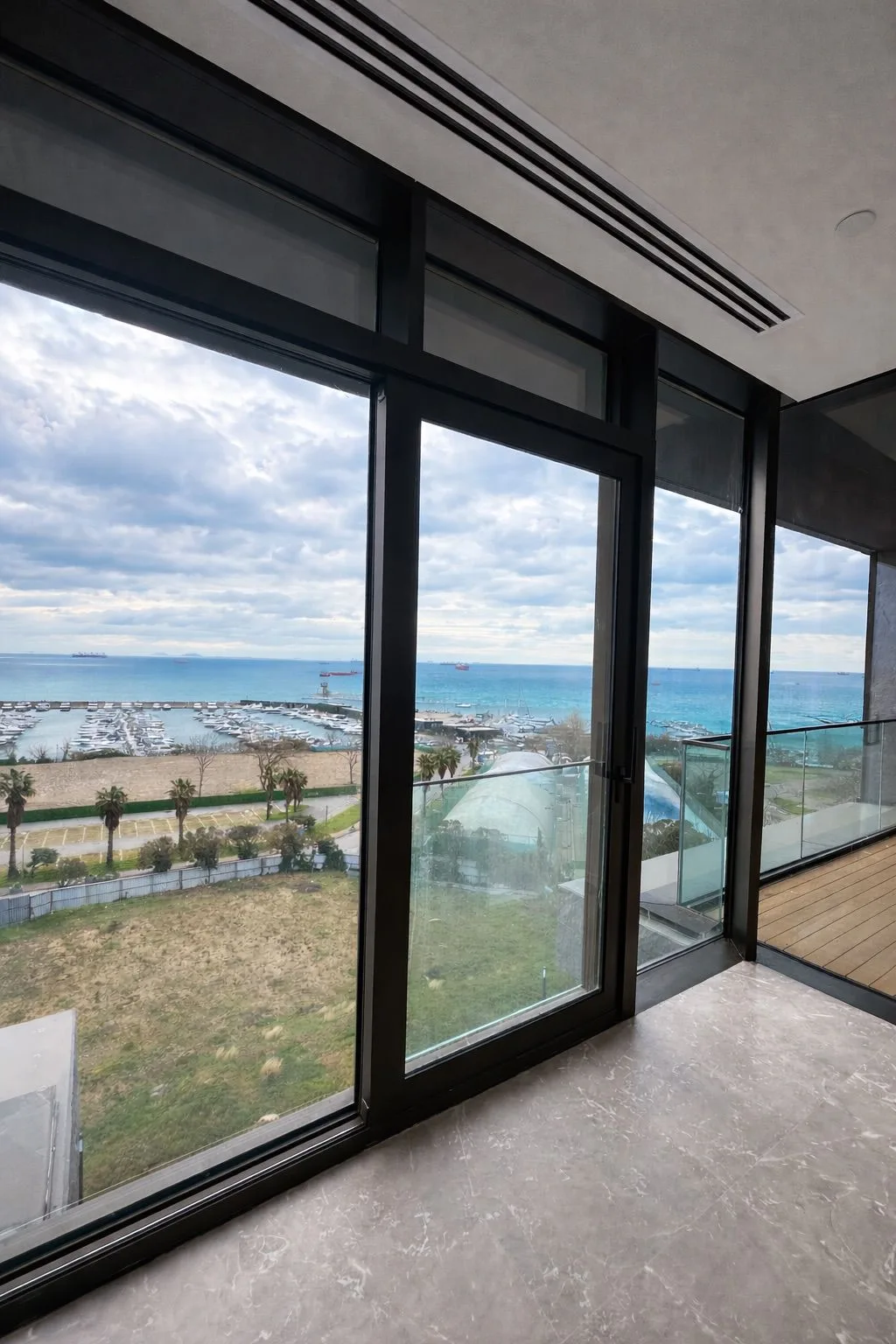 Ataköy Marina'da Full Deniz Manzaralı 2+1 Daire