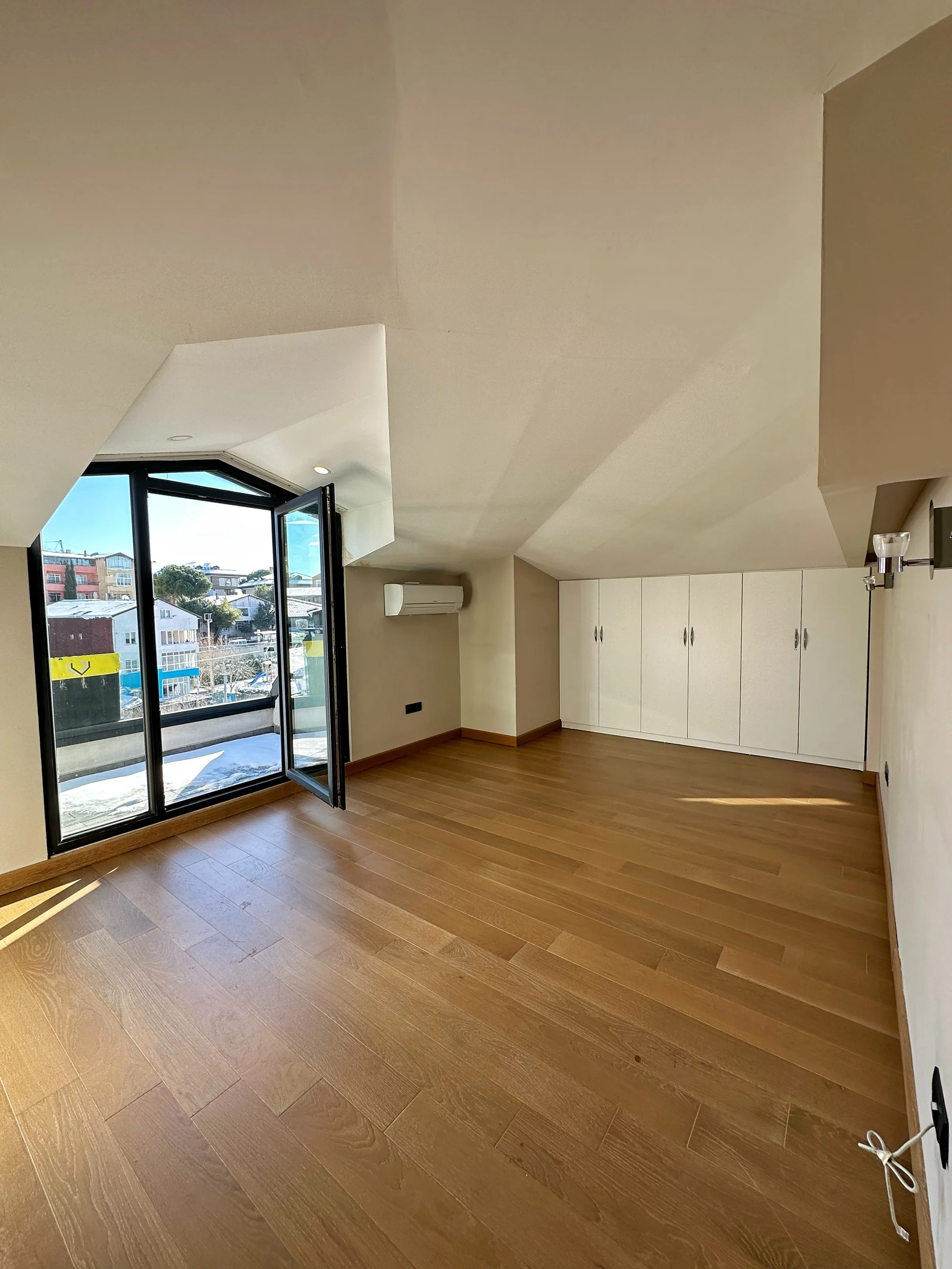 Olive Sarıyer Evlerinde Vadi Manzaralı Dubleks 4+1 Dairemiz