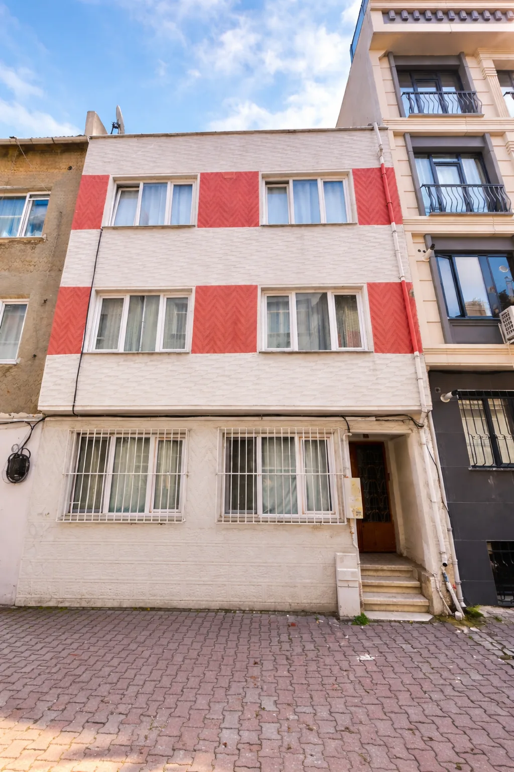 FOA'dan Bayrampaşa Vatan Mahallesi'nde Satılık Komple Bina