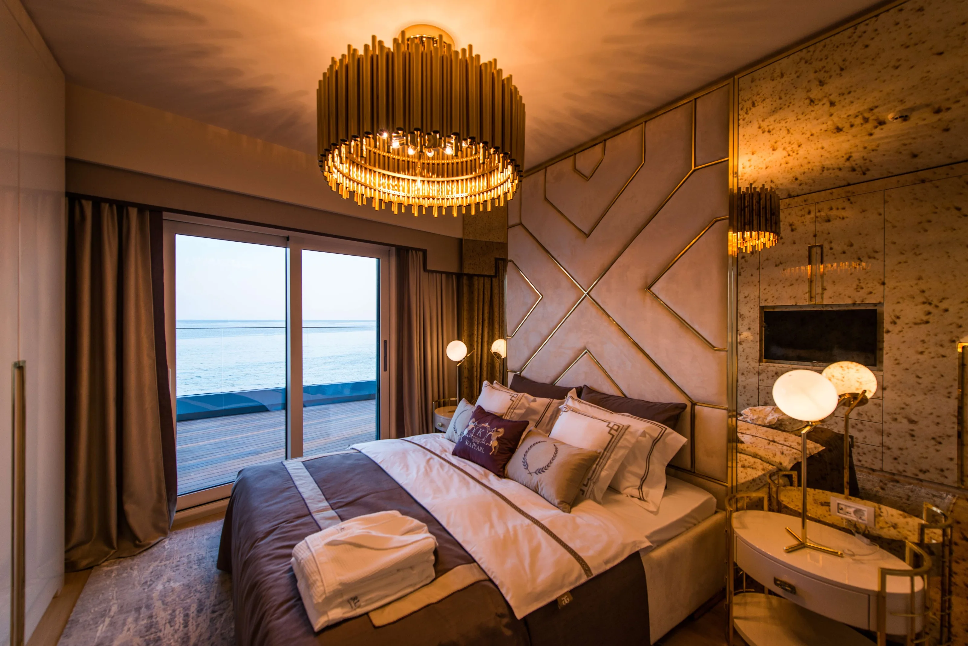 Ataköy İstanbul’da Satılık Daireler Denize Sıfır Özel Sahil Şeridi ve Marina Yakını Lüks Proje